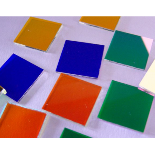 Square colored spectrally filtered lens Square colored spectrally filtered lens